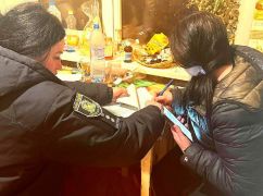 Молодая харьковчанка издевалась над 12-летним братом: что известно