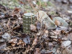 В Харьковской области трое российских бойцов взорвались на заминированном маршруте: кадры с фронта