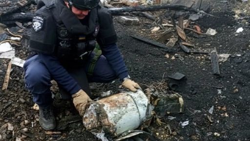 В Харьковской области саперы обезвредили неразорванный российский дрон в гаражах: детали