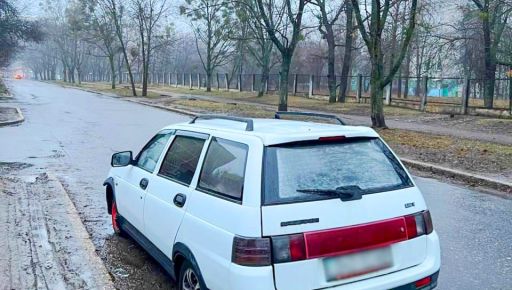 У Харкові п'яний водій ВАЗу протаранив припаркований автомобіль