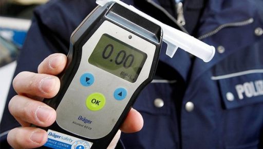 У Харкові п’яна водійка намагалася відкупитися від патрульних за $300