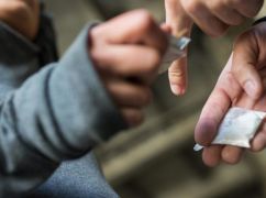 На Ізюмщині затримали двох жінок, які фасували психотропи для продажу