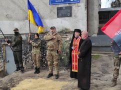 На месте гибели пяти защитников Харькова установили мемориальную доску