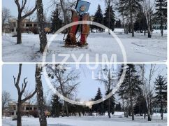 В Ізюмі демонтували радянський пам'ятник, понівечений окупантами