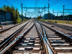 В Харькове разоблачили катавшегося по городу подростка, который зацепился за трамвай