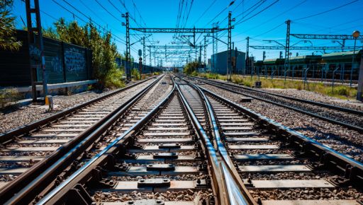 У Харкові викрили підлітка, який катався по місту, зачепившись за трамвай