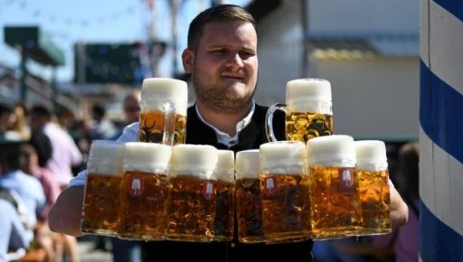 ”Целый час выносил бутылки": харьковчанин украл из уличного холодильника пива на 10 тыс. грн