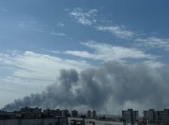 Масштабный пожар под Харьковом: в соцсетях публикуют кадры дыма после обстрела