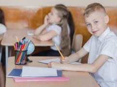Харьковских первоклассников из-за границы становится меньше: в мэрии назвали причину