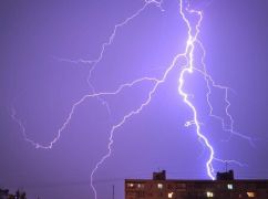 На Харківщину насувається негода: синоптики попередили про грози, град і шквали
