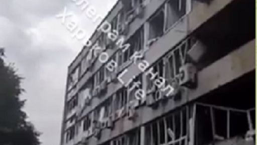 Рашисти розбили ракетами цивільну будівлю під Харковом - очевидці
