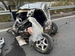 На Харьковщине в результате ДТП разорвало легковушку: Водитель выжил