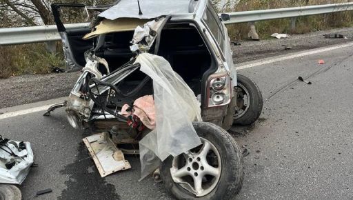 На Харьковщине в результате ДТП разорвало легковушку: Водитель выжил