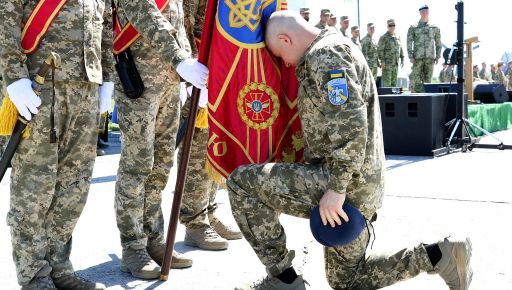 Первый выпуск полномасштабной: в Харькове сотни офицеров получили дипломы
