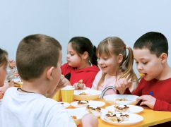 ООН і країни Європи забезпечать кухонним обладнанням шкільні їдальні на Харківщині