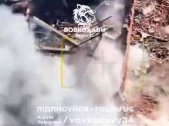 ВСУ уничтожают вражеские укрытия в Волчанске, применяя мины: кадры с фронта
