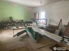 В Харьковской области мужчина обокрал мебельный цех, в котором работал