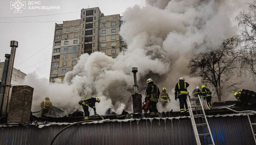У Харкові палає кафе: з вогнем борються понад 50 рятувальників