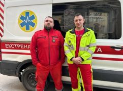 У Харкові на зупинці врятували жінку після клінічної смерті