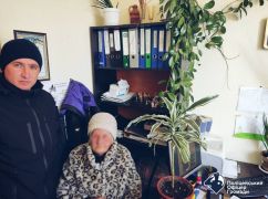 На Харківщині поліцейські допомогли 80-річній бабусі знайти прихисток