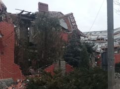 У Чугуєві ворожий дрон повністю зруйнував будинок: відео з місця атаки