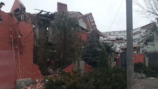 У Чугуєві ворожий дрон повністю зруйнував будинок: відео з місця атаки