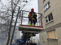 В Харькове за день успели закрыть половину выбитых российской ракетой окон