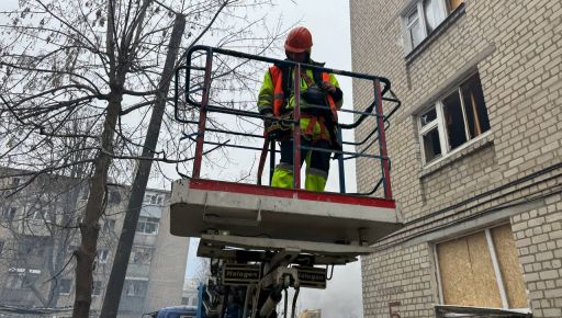 В Харькове за день успели закрыть половину выбитых российской ракетой окон