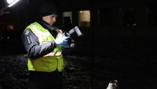 В Харькове на месте удара развернули штаб, куда можно сообщить о пропавших без вести