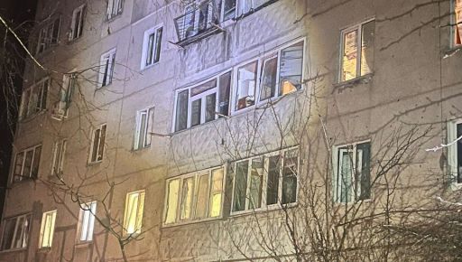 Під Харковом ворог атакував дроном багатоповерхівку: є постраждалий