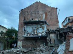 Прилетіло у центр Харкова: Терехов показав руйнування після вранішнього рашистського обстрілу