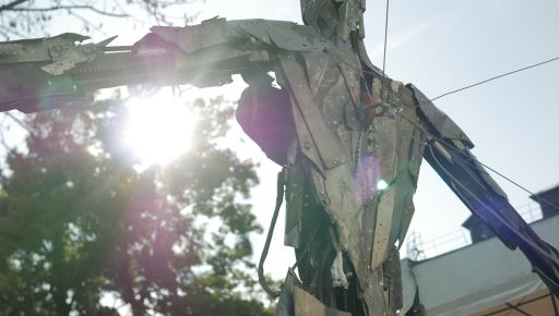 Железное "распятие": Как юноша из Харькова сделал 500-килограммовую скульптуру из российской ракеты