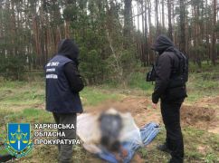 Поховали у лісосмузі: На Харківщині ексгумували жертву збройної агресії рф