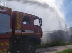 В Харьковской области в результате обстрелов горели частный дом и склад: Информация ГСЧС