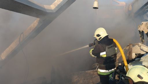 Окупанти накрили вогнем громаду під Харковом, спалахнули пожежі