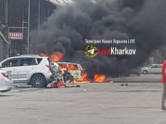 Две машины сгорели и поврежден троллейбус на одном из рынков Харькова в результате обстрела - соцсети
