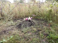 Убили из-за автомобиля и не давали похоронить: На Харьковщине эксгумировали очередную жертву россии