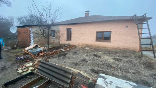 В полиции показали последствия обстрела приграничного села в Харьковской области