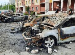 Зруйновані будинки та обвуглені авто: росіяни вночі обстріляли житлові мікрорайони Харкова