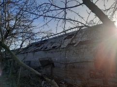 Залишилася лише стіна з килимом: У поліції показали наслідки обстрілу Харківщини