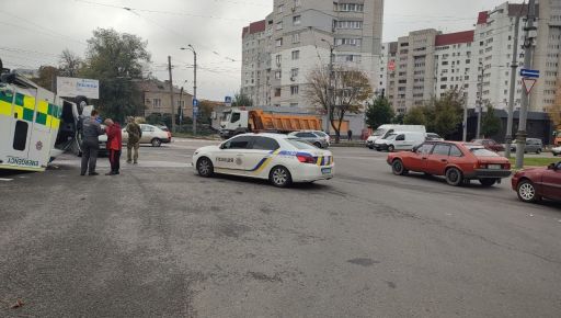 В Харькове произошло ДТП с участием скорой и джипа