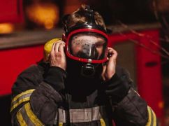 Не Хаймарс: Рятувальники розповіли, що окупанти своїми обстрілами спалили у Куп'янську на Харківщині