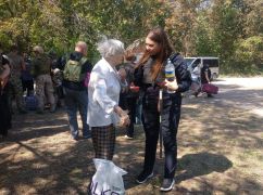 Дети, пожилые люди и котики: Кому удалось выехать с оккупированных территорий в Харьковской области