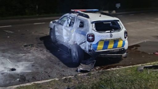 У Чугуївському районі російський дрон атакував поліцейську автівку: є поранені