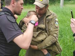 Врачи сообщили о состоянии двухлетней Виолетты, потерявшейся в лесу на Харьковщине