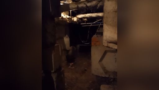 "Обережно, не поламайте ноги": Харків’янин показав жахливий стан укриття в своєму будинку
