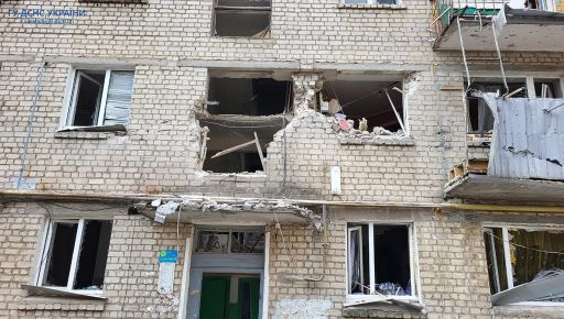 Російські загарбники 26 березня вдарили по Куп’янську: Пошкоджена багатоповерхівка