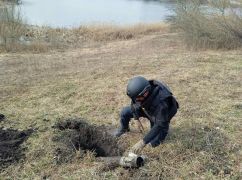 На Харьковщине мужчина потерял палец во время попытки разобрать боеприпас