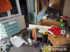 Пирнув ножем гостя: На Харківщині рецидивіста посадили під домашній арешт