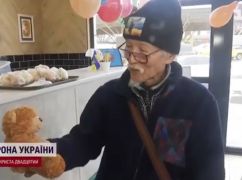 В Харькове японец, который волонтерит с начала полномасштабной войны, открыл бесплатное кафе